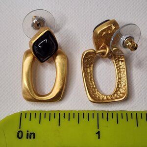 Monet Vintage Studs, black with gold tone metal